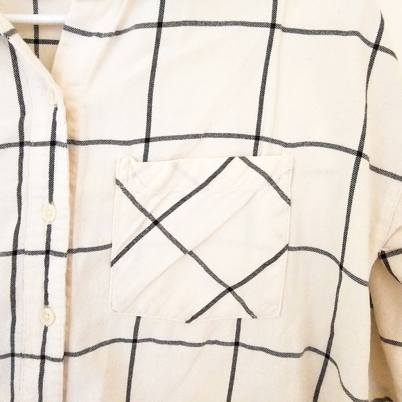 Old Navy Oversized Flannel Size XS White with Gray Windowpane Pattern - Picture 3 of 5